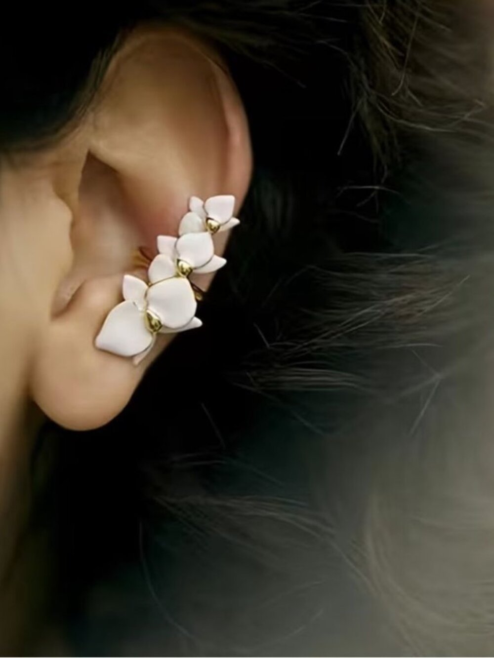 WhiteFloral Ear Cuff 2395